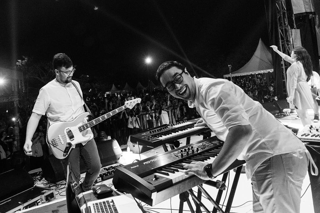 Buat Haris, musik adalah sesuatu yang selalu membuatnya happy dan enjoy